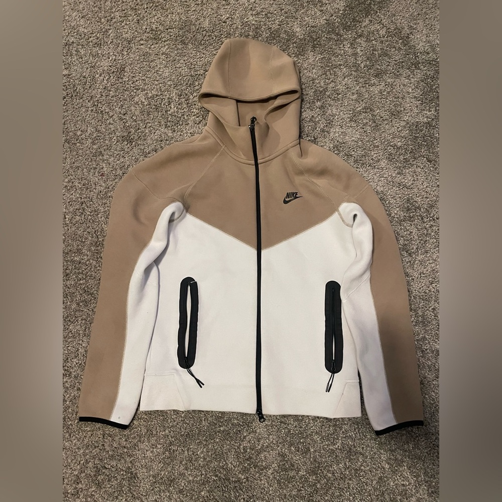 Nike tech